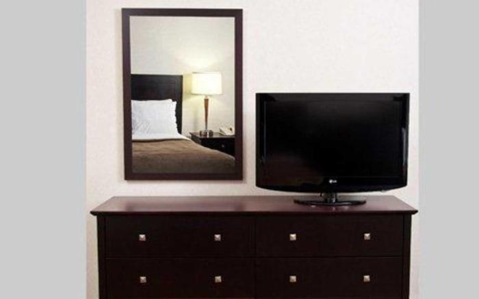Quality Hotel & Suites Montreal East