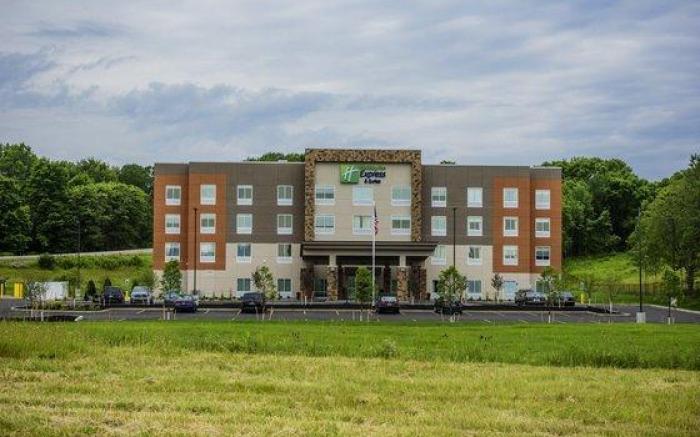 Holiday Inn Express & Suites Jamestown By IHG