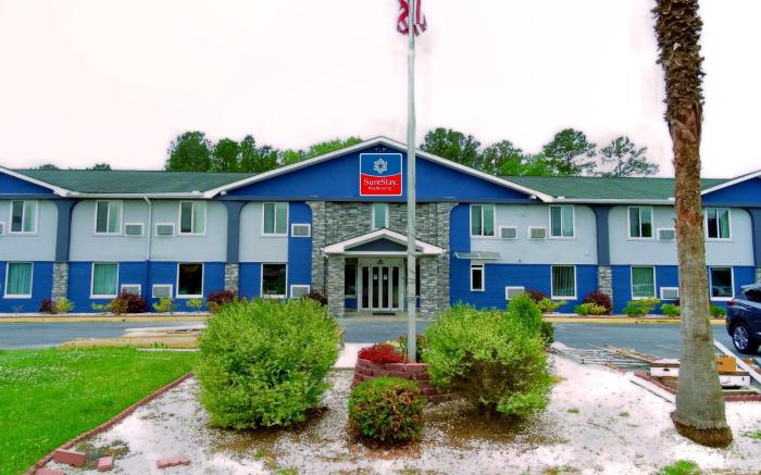 Days Inn by Wyndham Savannah Gateway I-95
