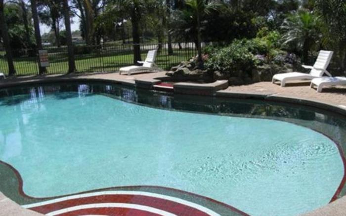 Charbonnier Motor Inn