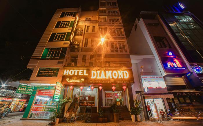 Diamond Hotel - Near Saigon Night Food