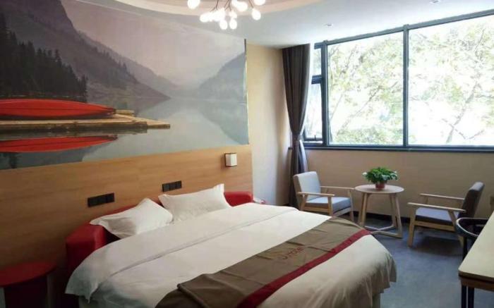 Thank Inn Plus Hotel Henan Sanmenxia Lingbao Changan Road