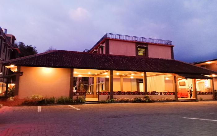 Grand Senggigi Hotel