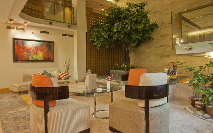 Lakeshore Hotel and Apartments