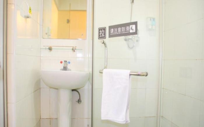 7 Days Inn Wuhan Wuchang Railway Station Metro Station