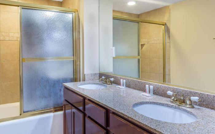 Aquarius Oceanfront Hotel