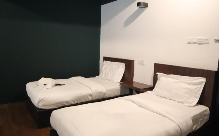 Room V @ Kluang Parade near Bus Stop Kluang
