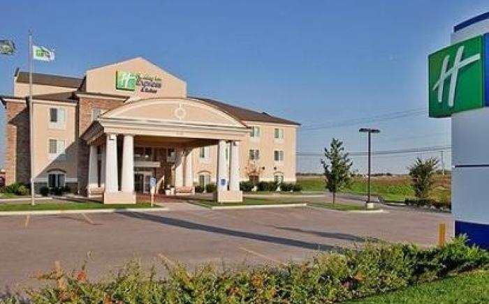 Holiday Inn Express and Suites Wichita Airport By IHG