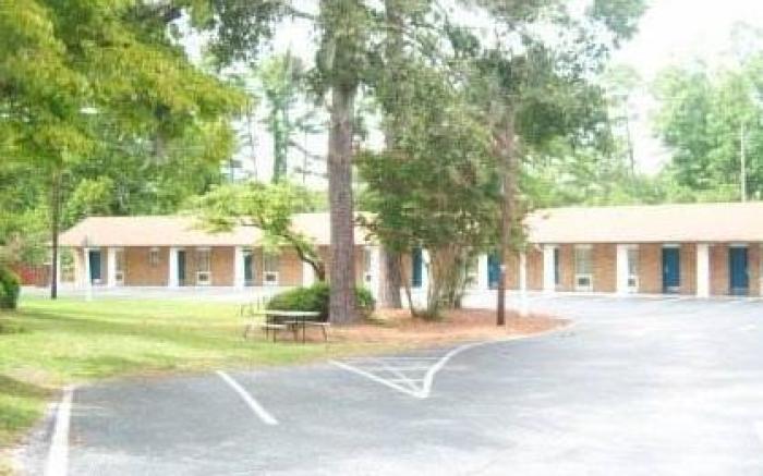 Azalea Inn & Suites