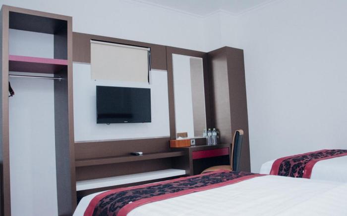 Ideas Hotel Ibrahim Adjie