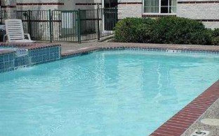 Quality Inn & Suites Airport North - Stone Oak