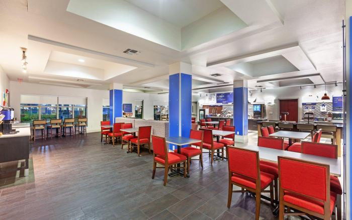 Holiday Inn Express Hotel and Suites Shreveport South Park Plaza By IHG