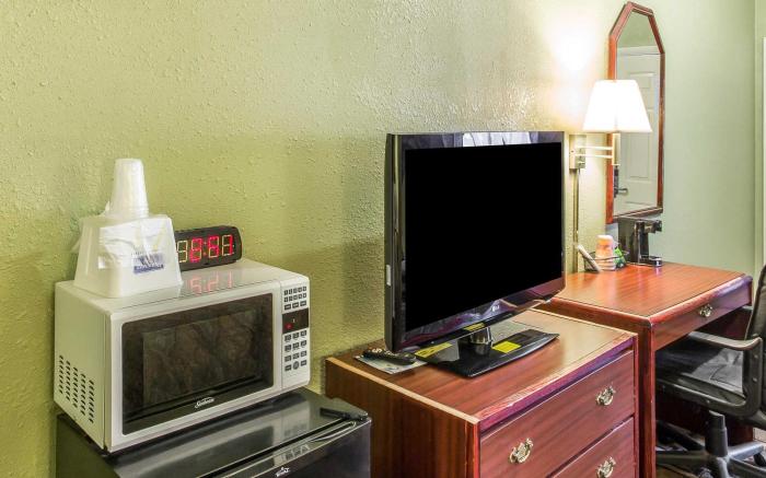 Rodeway Inn & Suites
