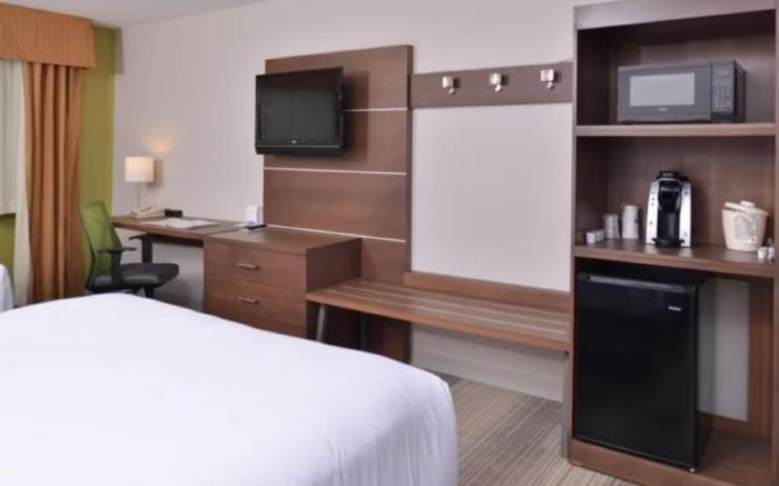 Holiday Inn Express Hotel and Suites Stevens Point By IHG