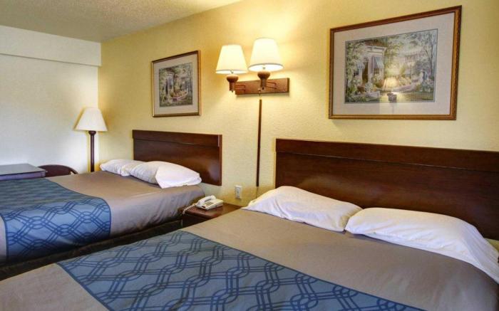 Econo Lodge San Marcos University Area