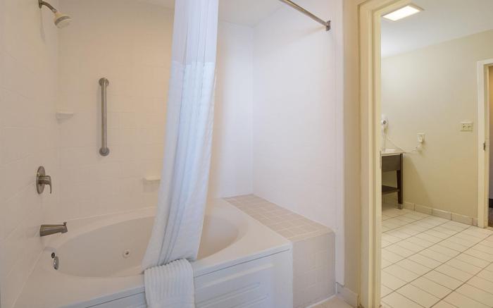 Comfort Suites Beachside