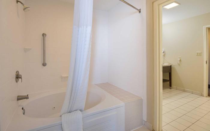 Comfort Suites Beachside