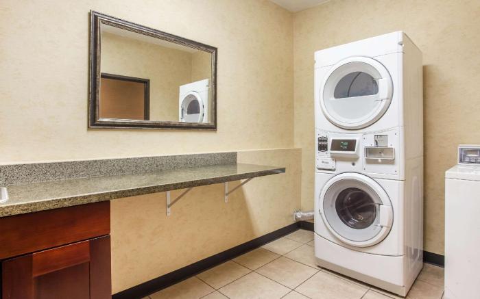 Comfort Suites Near Vancouver Mall
