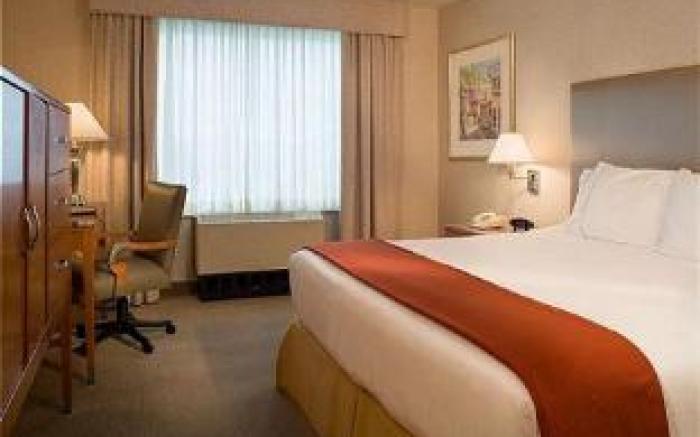 Holiday Inn Express Hotel & Suites Warwick-Providence Airport By IHG