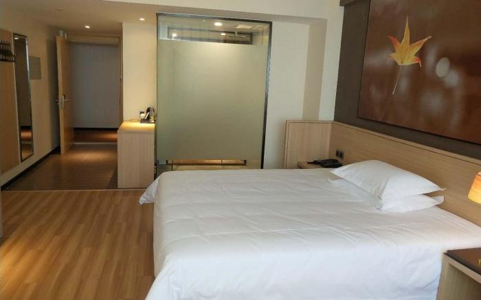 IU Hotel Baoding Yuhua East Road Passenger Center
