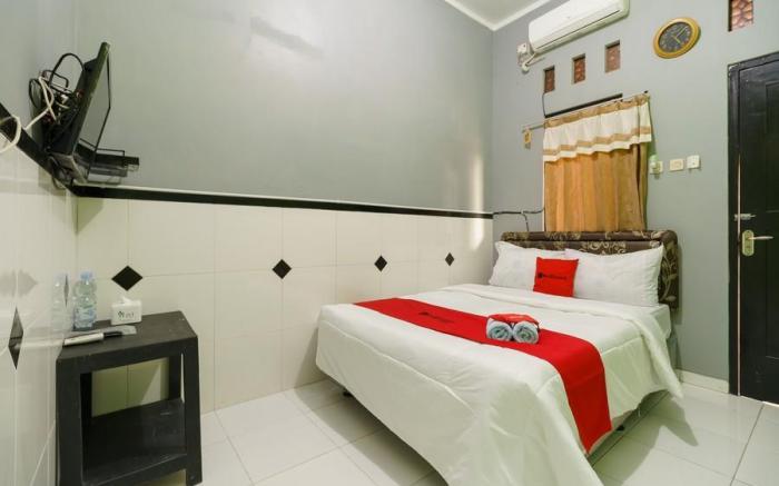 RedDoorz Syariah near Ciledug Station