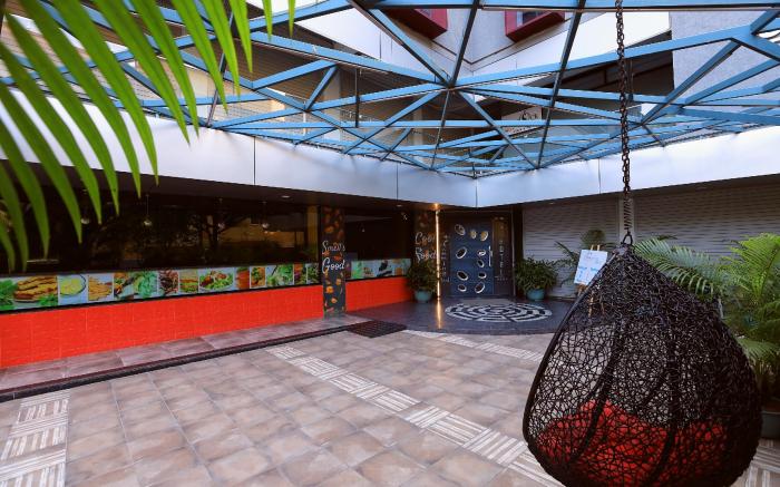 Hummingbird Hotel and Banquet