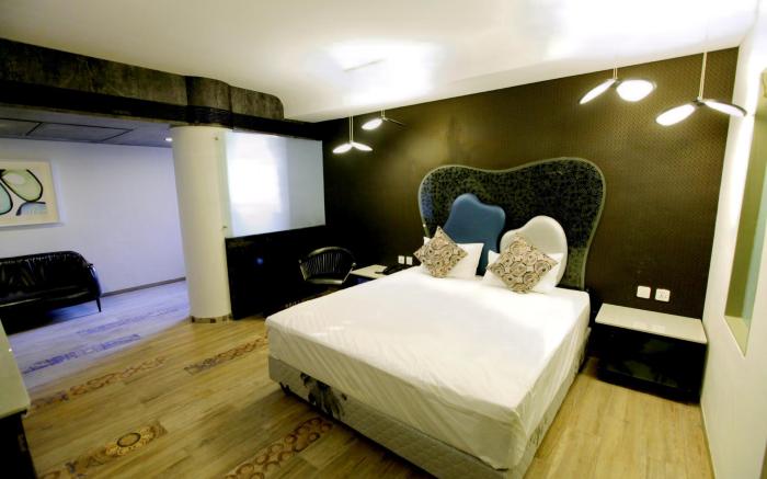 Hummingbird Hotel and Banquet