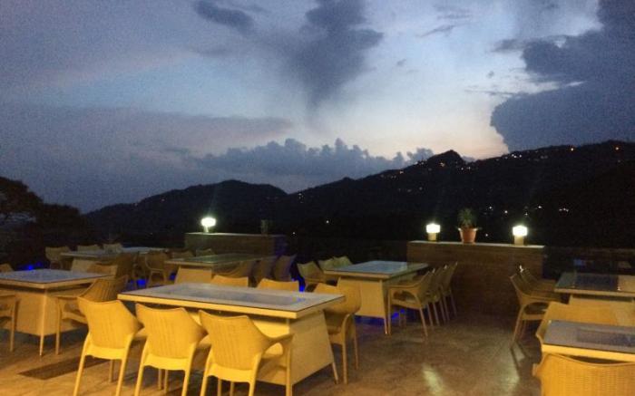 Hotel whispering winds