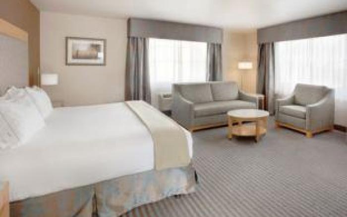 Holiday Inn Express Monterey - Cannery Row By IHG