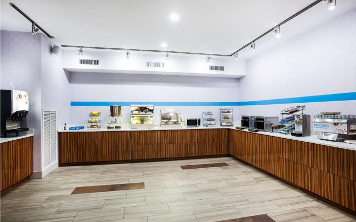 Country Inn & Suites by Radisson, Downtown Albany New York