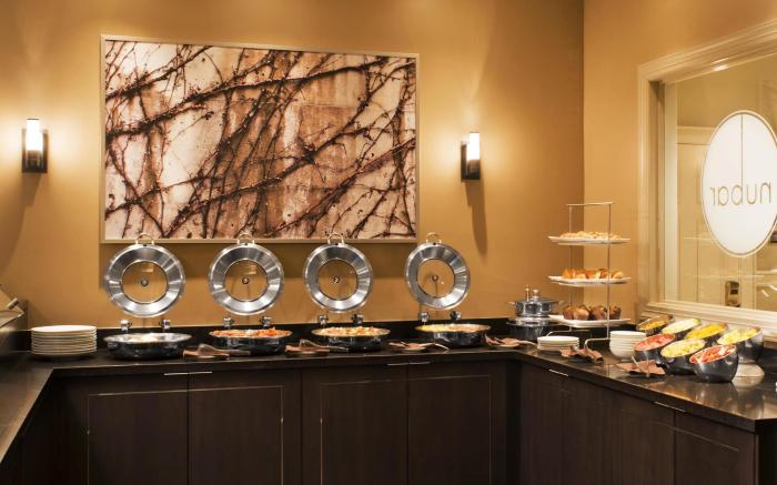 Sheraton Commander Hotel