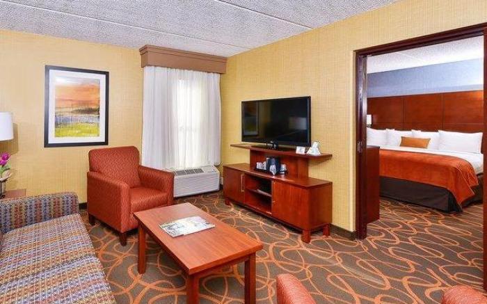Best Western Plus Fresno Airport Hotel