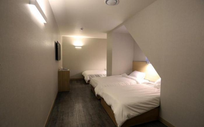 Hotel 8 Hours