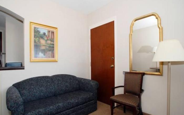 Comfort Suites