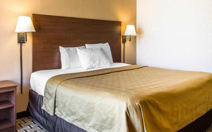 Econo Lodge Inn & Suites Near Bricktown