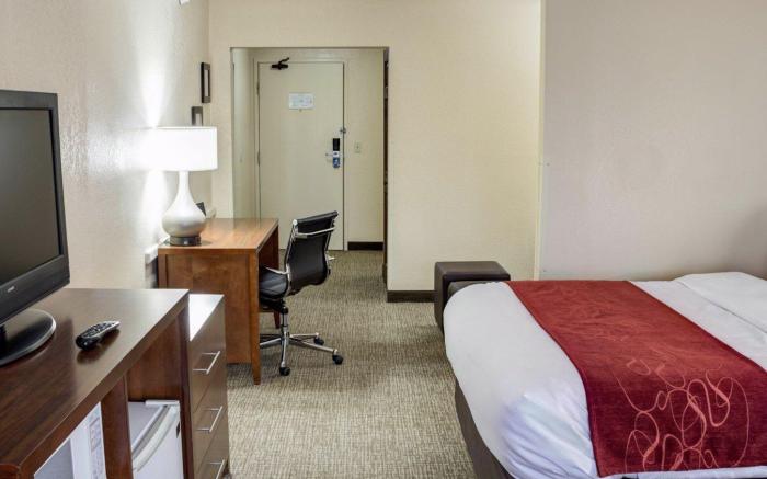 Comfort Suites Omaha Northwest