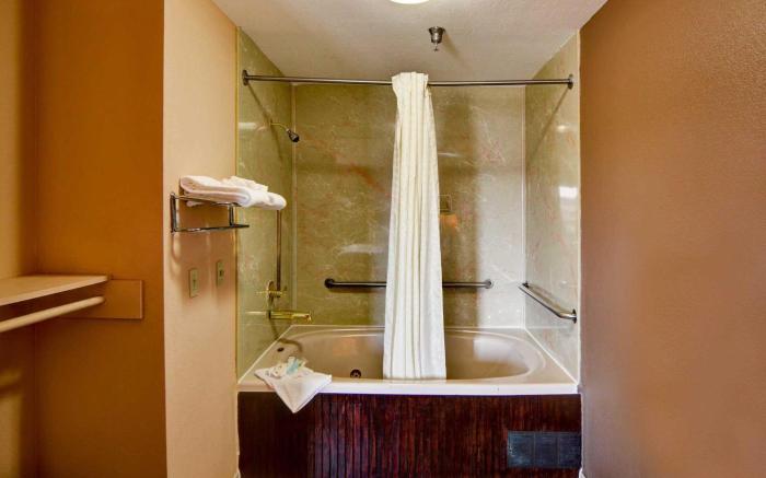 Quality Inn Forest Hill - Fort Worth South