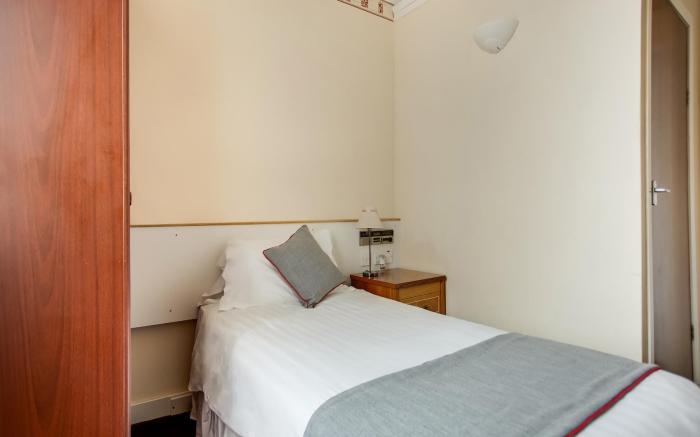 OYO Glenpark Hotel, Ayr Central