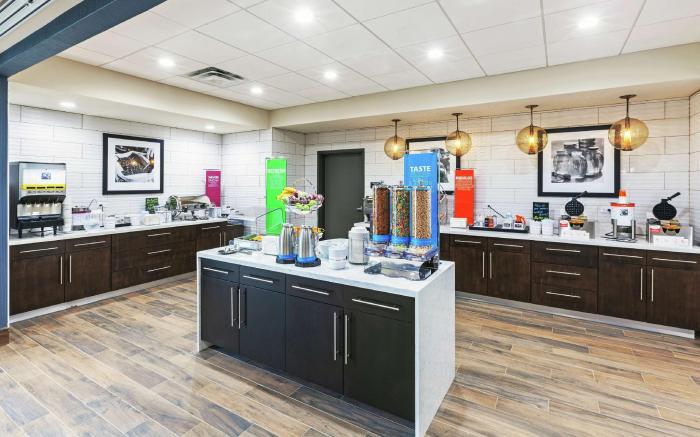 Hampton Inn by Hilton Gardner Convention Center