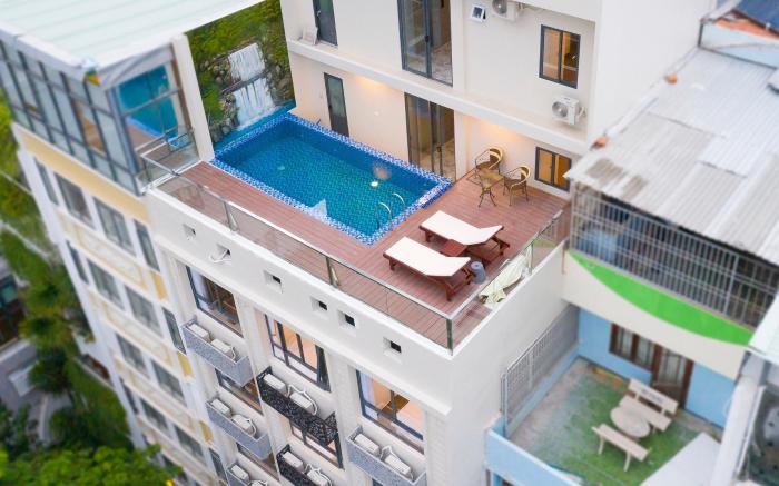 Golden Lotus Central Hotel