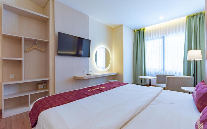 RedDoorz Premium near Paris Van Java Mall