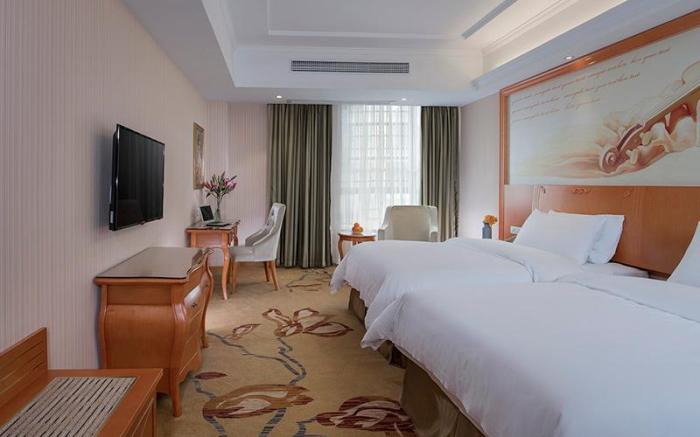 Vienna Hotel Zhangzhou Jiaomei Wanyi Square