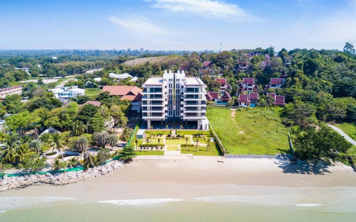 Escape Condominiums Beachfront Suite Studio - E156