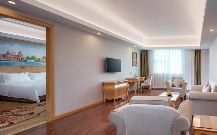 Vienna Hotel Guangdong Huizhou Lilin North Railway Station
