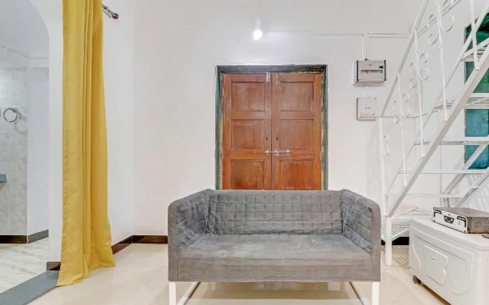 OYO 23160 Designed 2BHK Parra