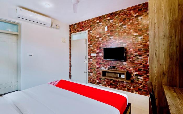 OYO Hotel King's Suites, Near Kammanahalli.