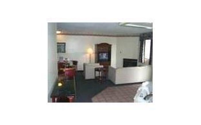 Mountain Vista Inn & Suites - Walking Distance to the Island