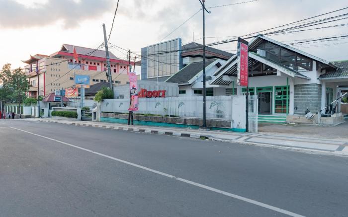 RedDoorz @ Jalan R.E. Martadinata Sukabumi