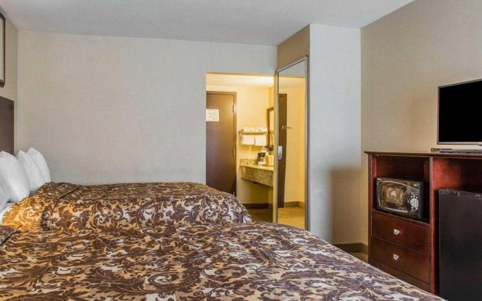 Rodeway Inn & Suites