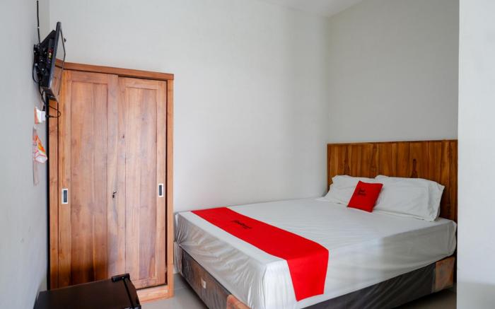 RedDoorz Plus Syariah near Stasiun Tegal 2